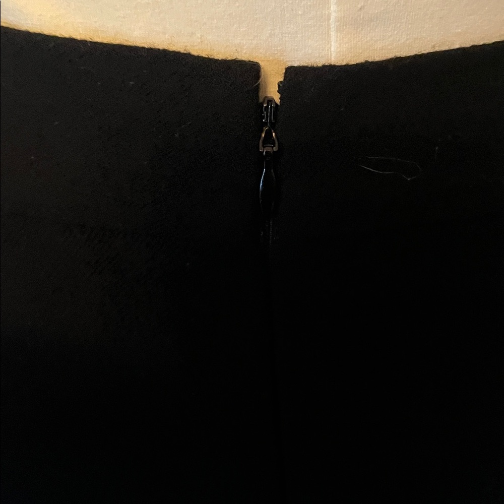 Givenchy Classic Black Pencil Skirt - Sleek Women's Workwear - Picture 2 of 5